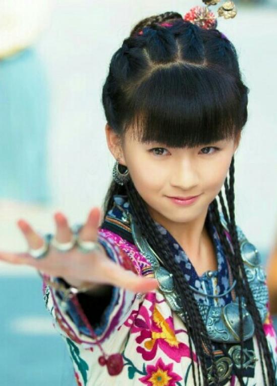 小彩旗|有种“整容”叫长大，8年前一转成名的小彩旗，如今像换了一个人