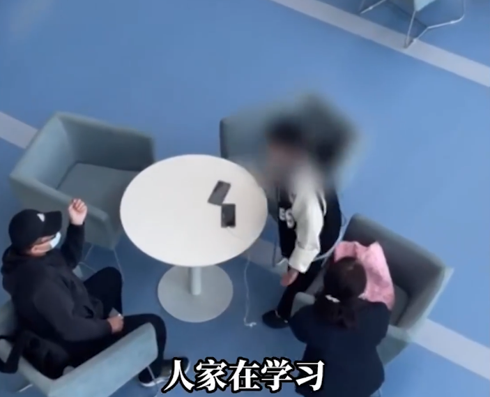 太猖狂!南京一男子图书馆放不雅视频,竟还做到女同学旁边观看