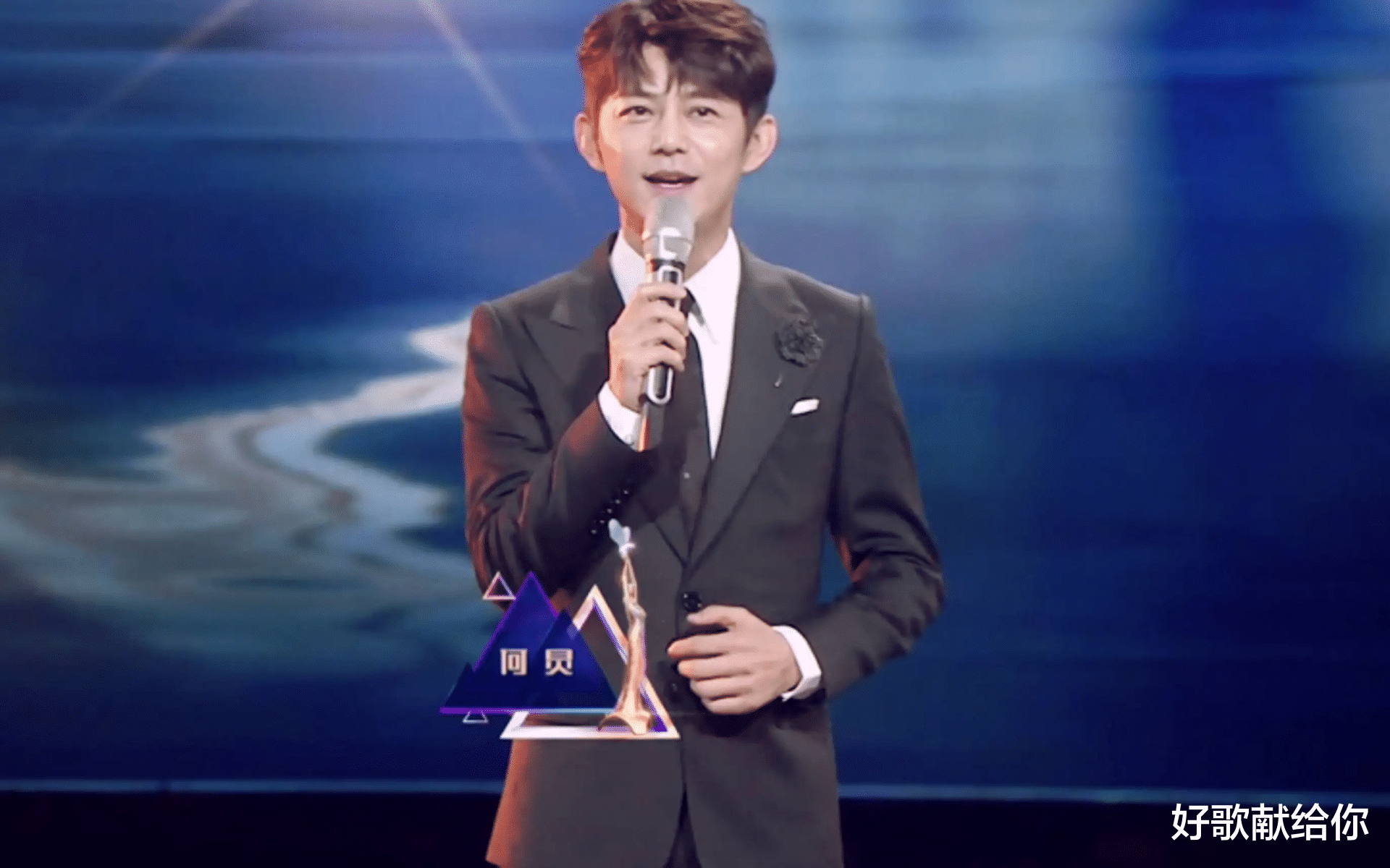 何炅|何炅,终于尝到了人走茶凉的滋味