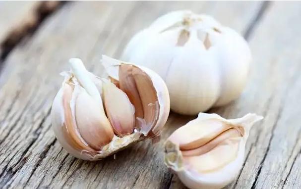 感冒|经常吃大蒜是“养肝”还是“伤肝”?医生来告诉你答案,别不听劝