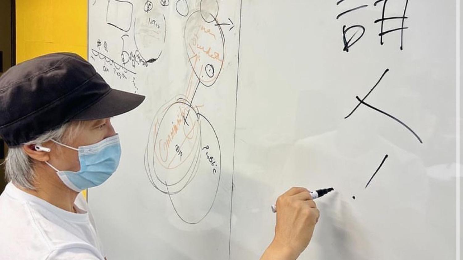 周星驰|周星驰开通首个社交账号，公开招募Web3人才，表示会亲自面试挑人