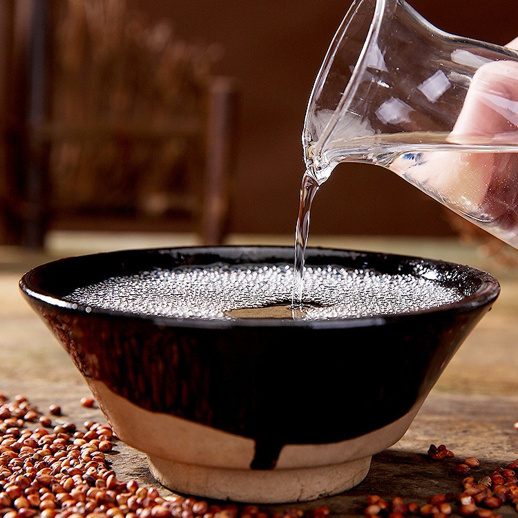重庆老板沉迷囤酒，15年竟囤130瓶茅台，行家验完嘲讽：5套房没了
