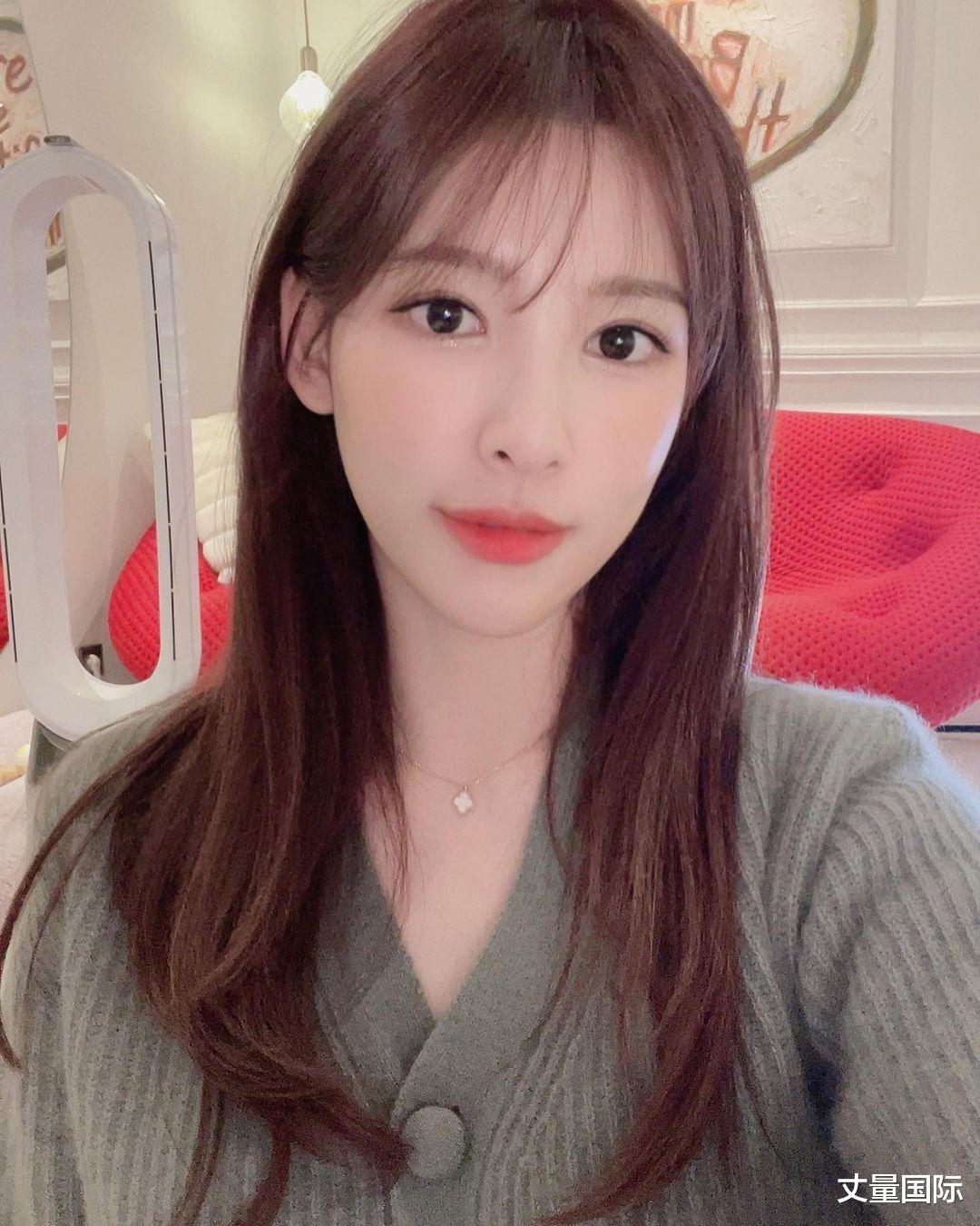 短裙|《换乘恋爱2》女成员全飘逸长发,智妍个性卷发、知秀浪漫大波浪