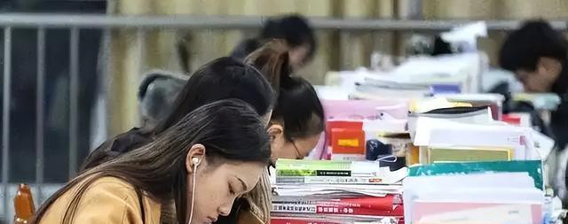 大学生|本科学历不吃香了吗?高学历低就业时代或将来临,该怎么应对?