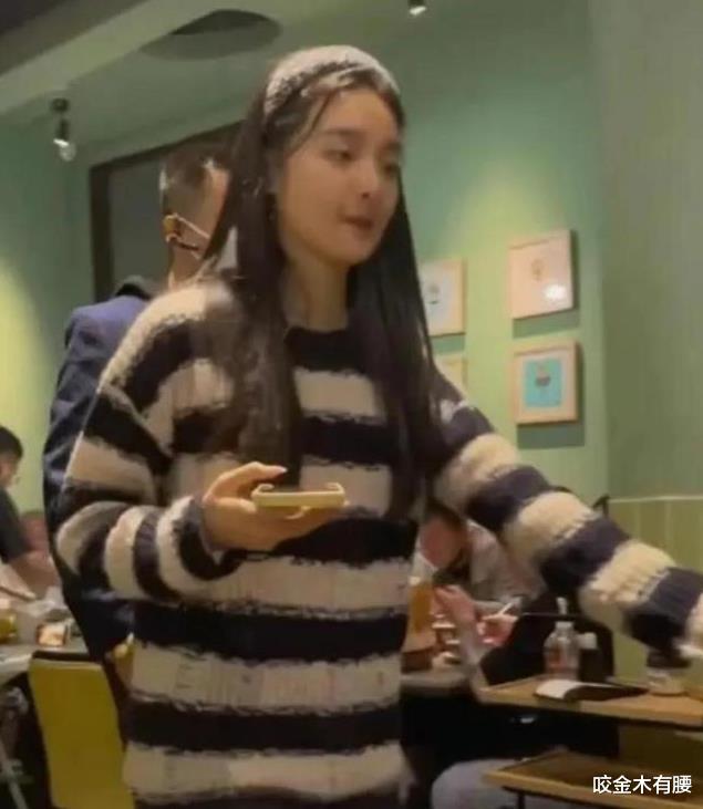 王思聪|王思聪现身三亚吃椰子鸡,不满服务爆粗口,斥责店员:你当我傻X