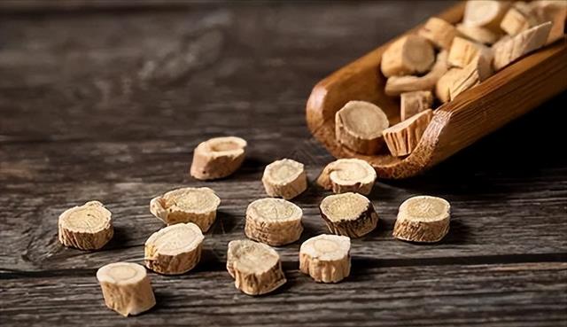 蜂蜜|黄芪比枸杞、人参更厉害？黄芪有什么功效和副作用？