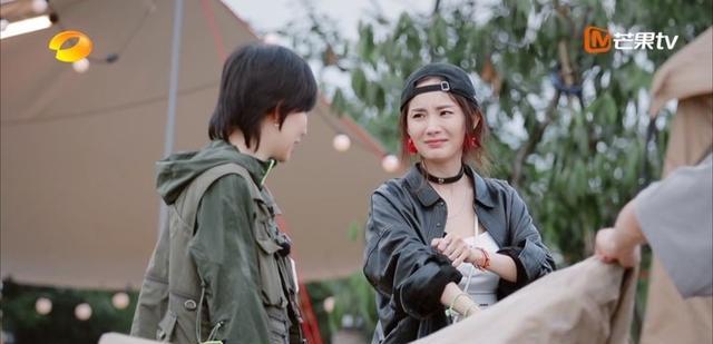 韩东君|《花少》杨幂生理期坐地上,韩东君的反应真细心,两人莫名有cp感