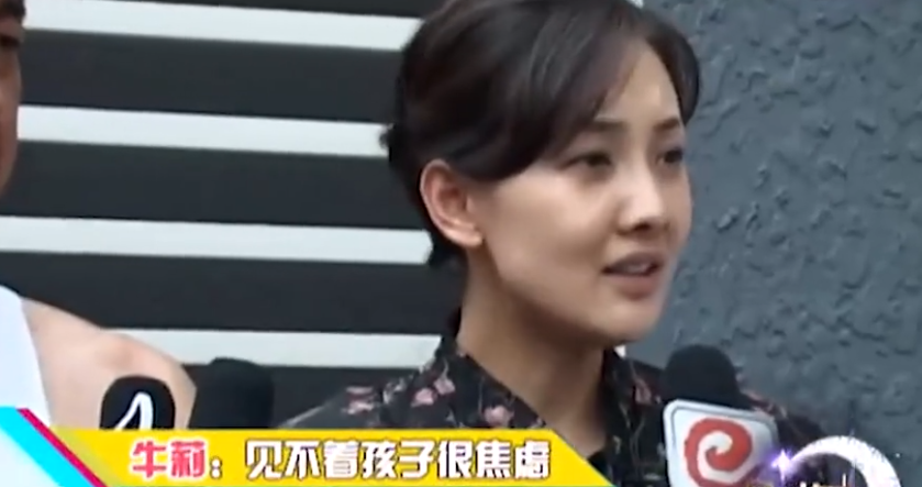牛莉|牛莉：24岁嫁给“圈外人”刘亚东，婚后生三子，结婚25年恩爱如初