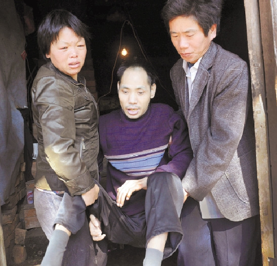 2002年,浙江男子瘫痪在床,向妻子起诉离婚,并为妻子安排相亲