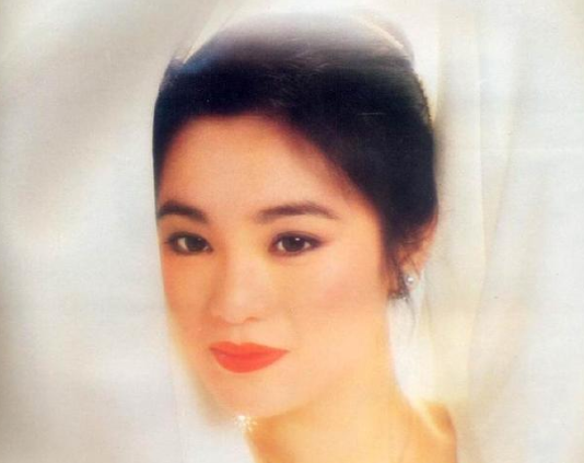 张艾嘉|她出身显赫,搭档林青霞走红后奉子成婚嫁豪门,67岁仍优雅迷人