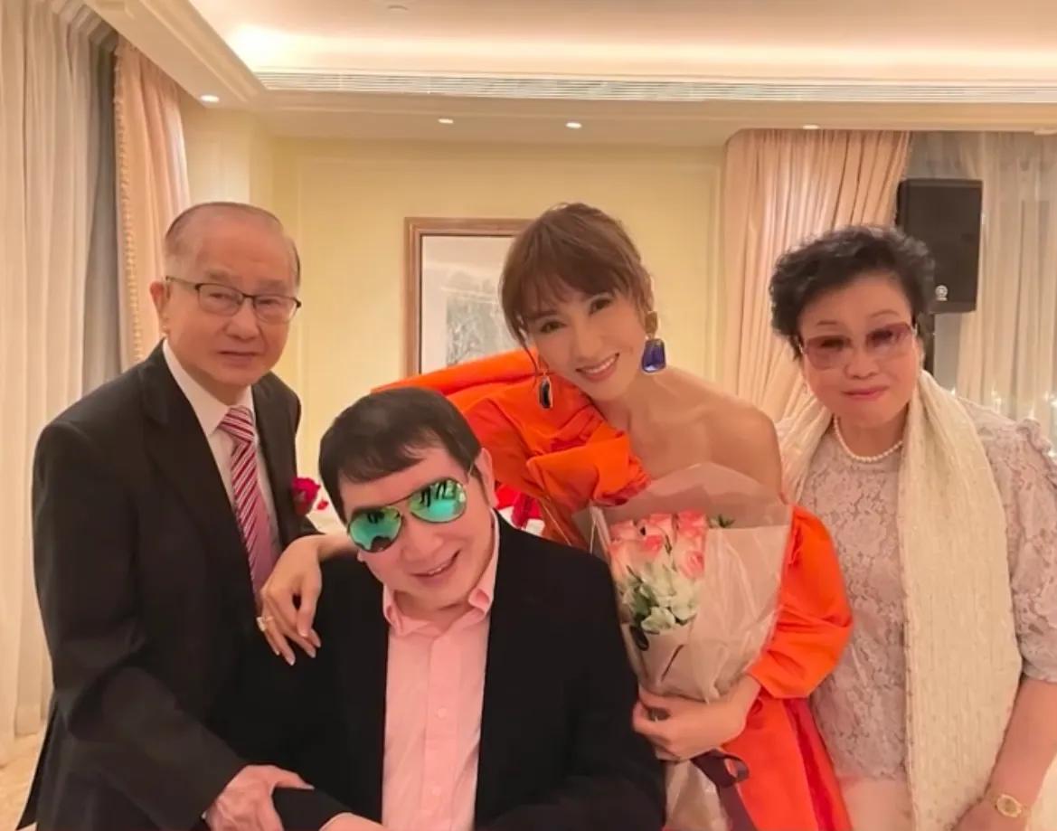 黎姿|黎姿晒照庆祝51岁生日,穿露肩裙美丽动人,和家人同框画面温馨