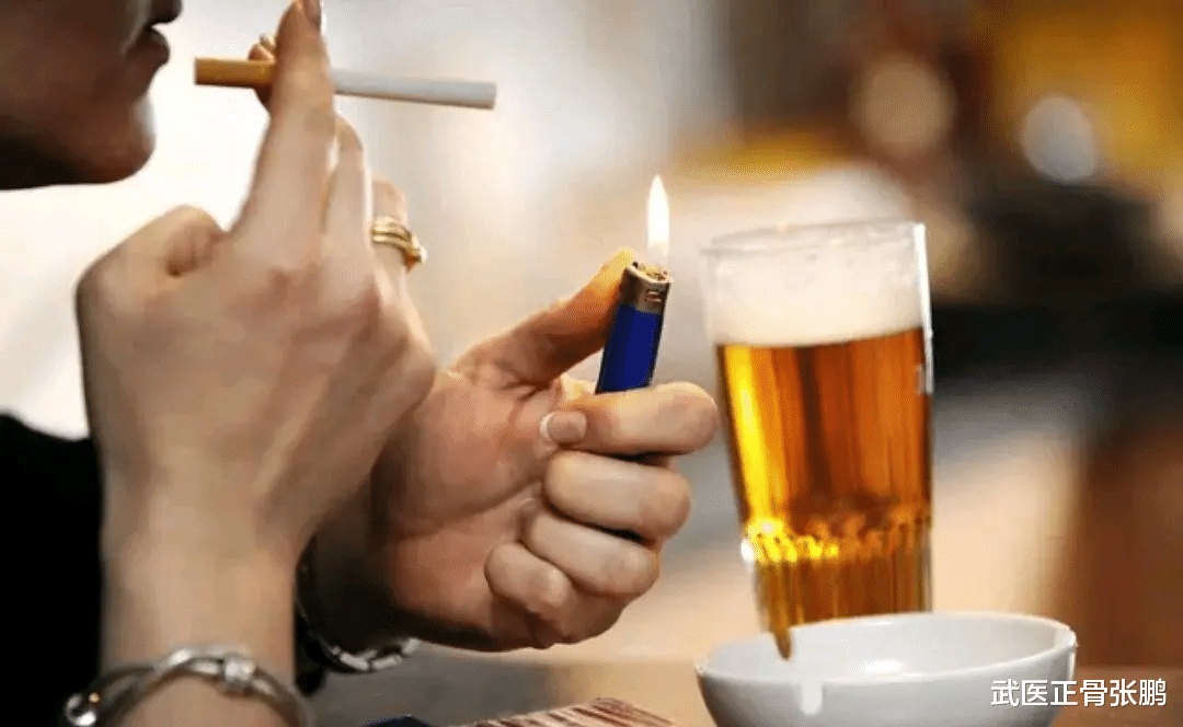 衰老|“喝白酒”和“喝啤酒”,哪个对身体伤害大?建议男性来了解一下