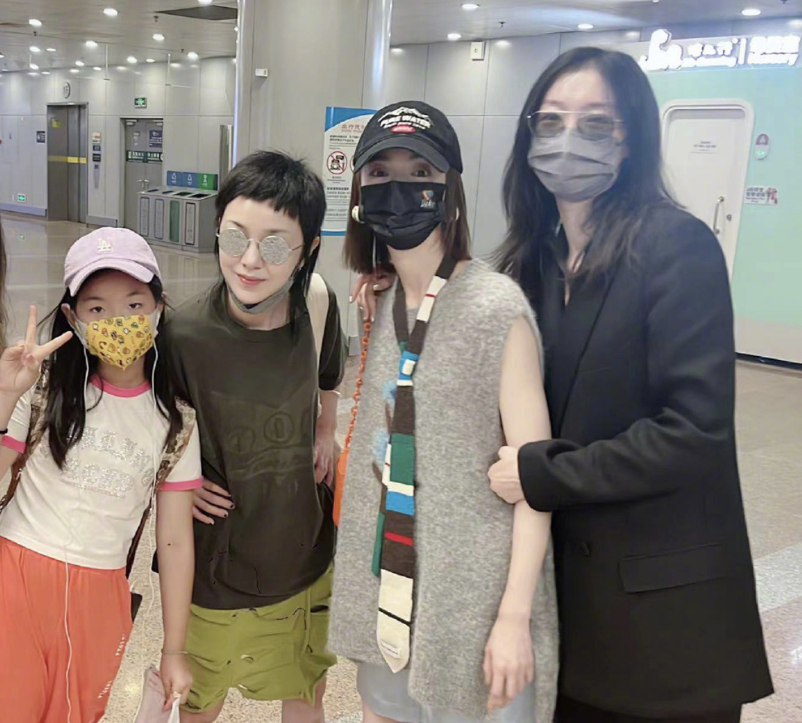 黄芊玲|追星大赢家！黄奕带女儿探班姐姐，黄芊玲与王心凌那英等开心合影