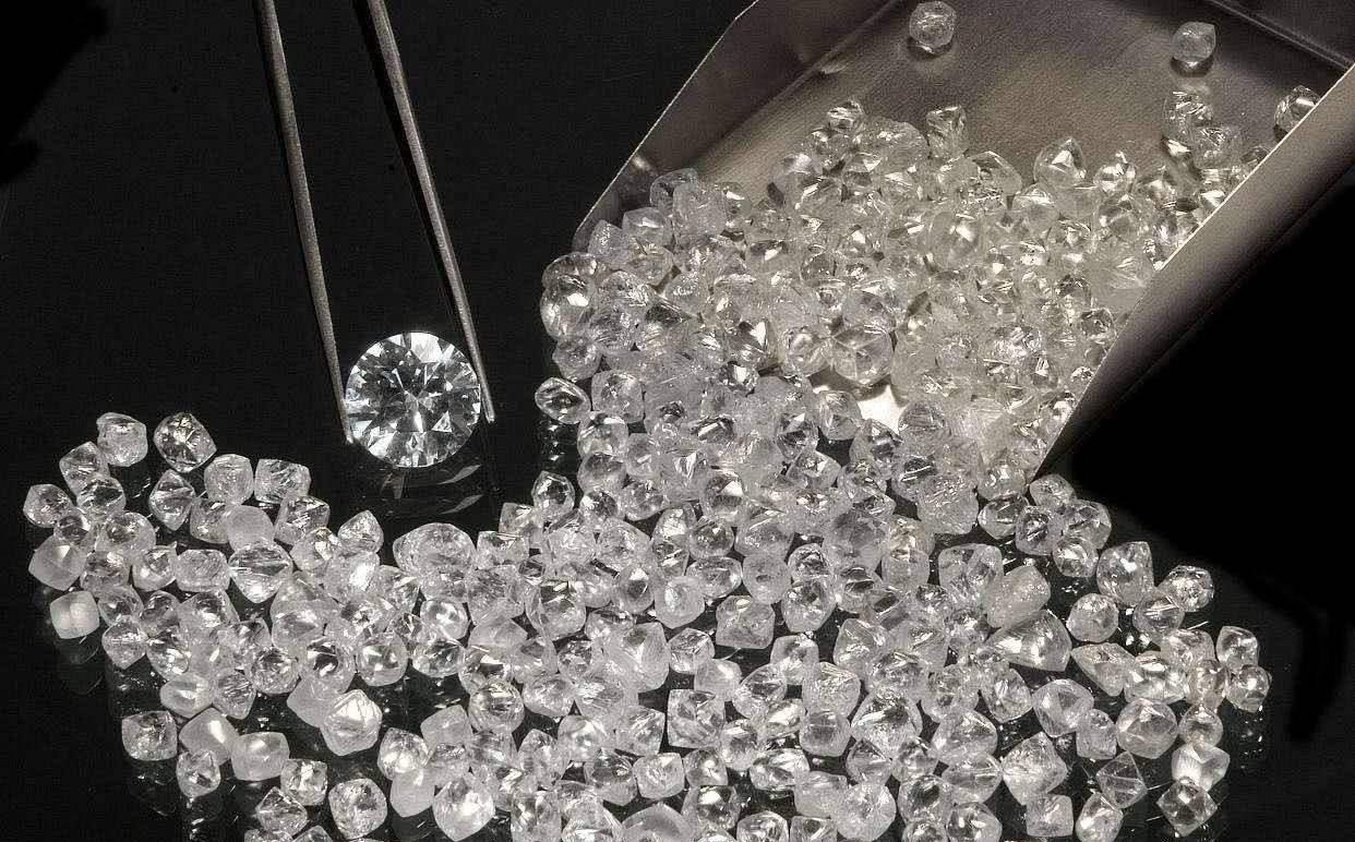 美国人发现宇宙最大钻石，直径超4000千米，正在申请所有权