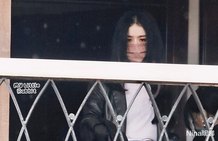 赵丽颖|不做陪衬做主角！赵丽颖穿西装皮短裤录节目打扮清凉，换公主切变古风美人