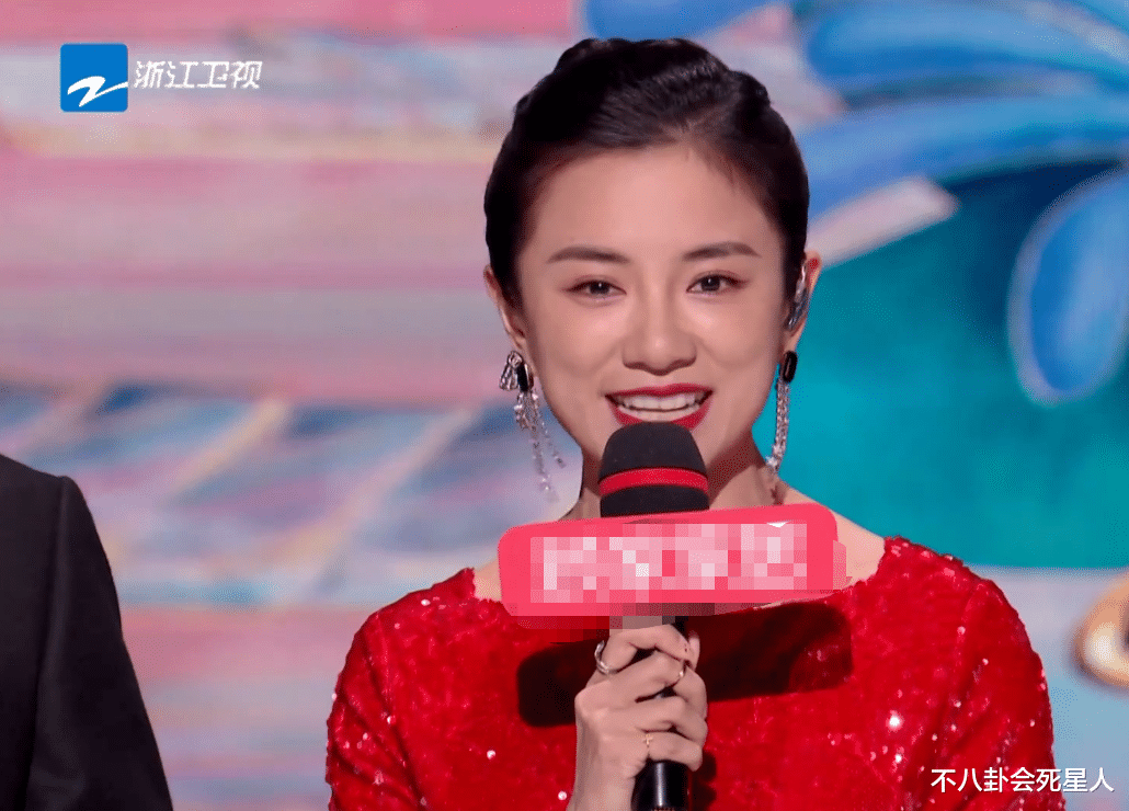 跨年 ?26位女星跨年争艳大戏:杨幂穿貂,杨紫撩开刘海,一个比一个有招