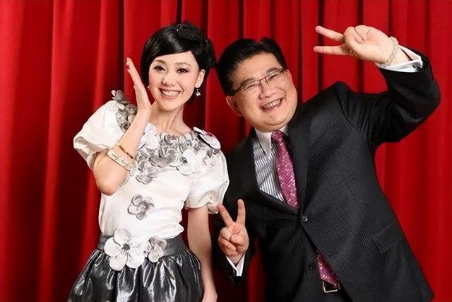 曹可凡|“东方卫视主持”曹可凡:妻子是大学教授,结婚27年也幸福