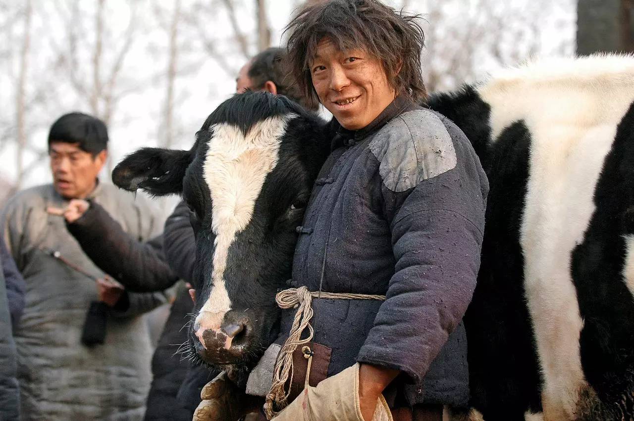 黄渤|颁奖典礼上柳岩问黄渤：你为啥喜欢二手货？黄渤高情商回应