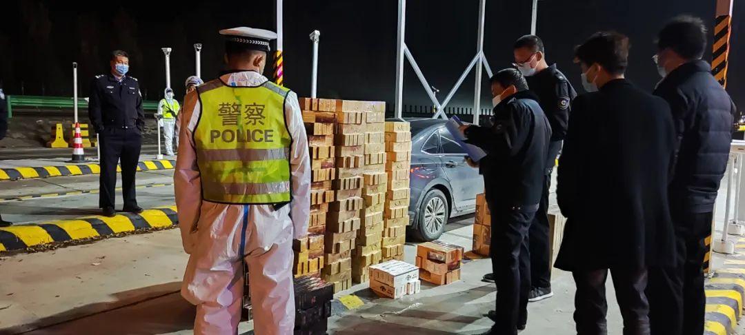 从甘肃收烟到西安卖,一车拉了590条烟!咸阳警方破获非法运输香烟制品案!