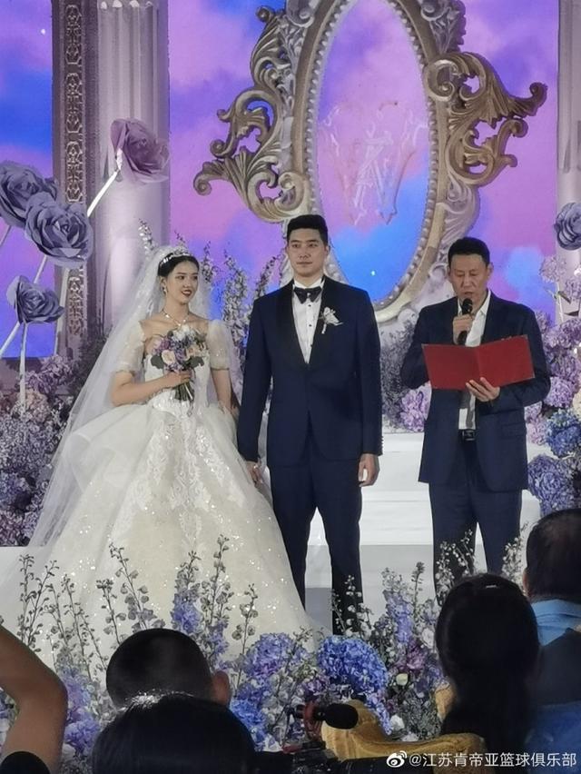 李楠担任吴冠希&张常宁的证婚人 胡金秋&阿不都到场祝贺