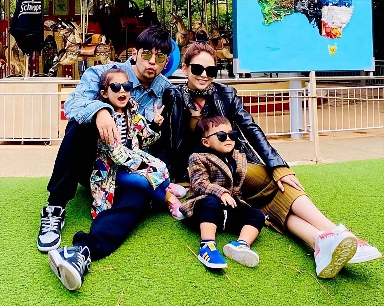 周杰伦|周杰伦新歌《粉色海洋》mv发布，儿子帅气出镜，继承爸爸同款酒窝