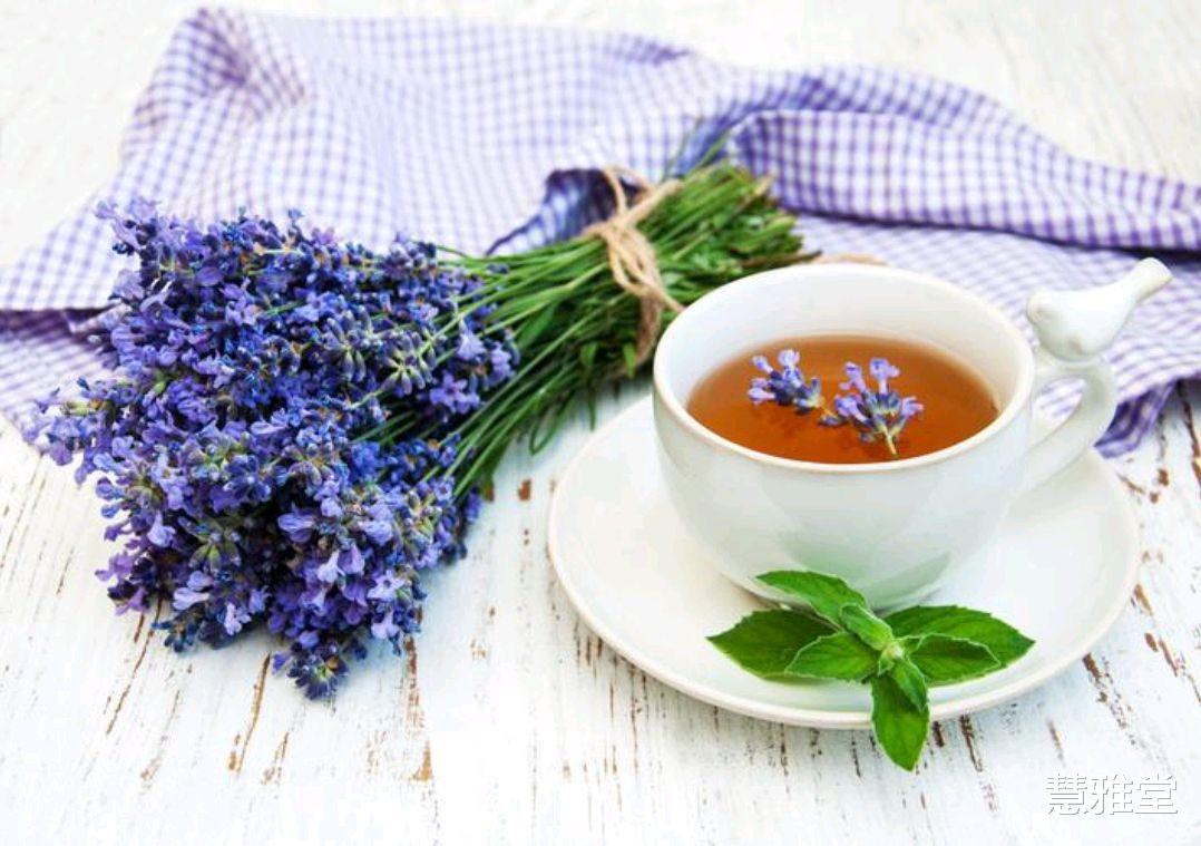 银耳|女性吃不对,或许老得快,建议日常少吃3种食物,多吃4种美食