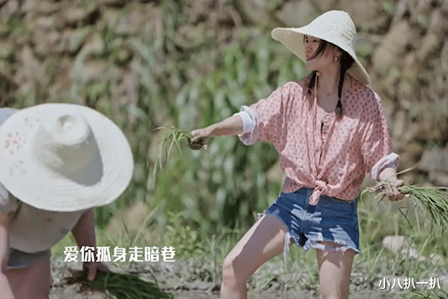 黄英|想唱就唱的夏天:靠0713男团奶活?姐姐们才艺大展示,黄英能说又能干