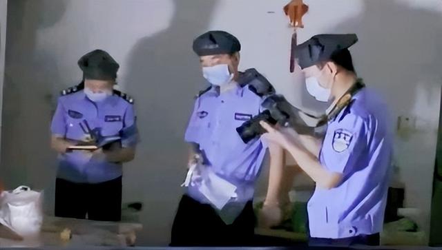 未婚夫妻密室内身亡,姿势诡异,警方调查发现种种疑团
