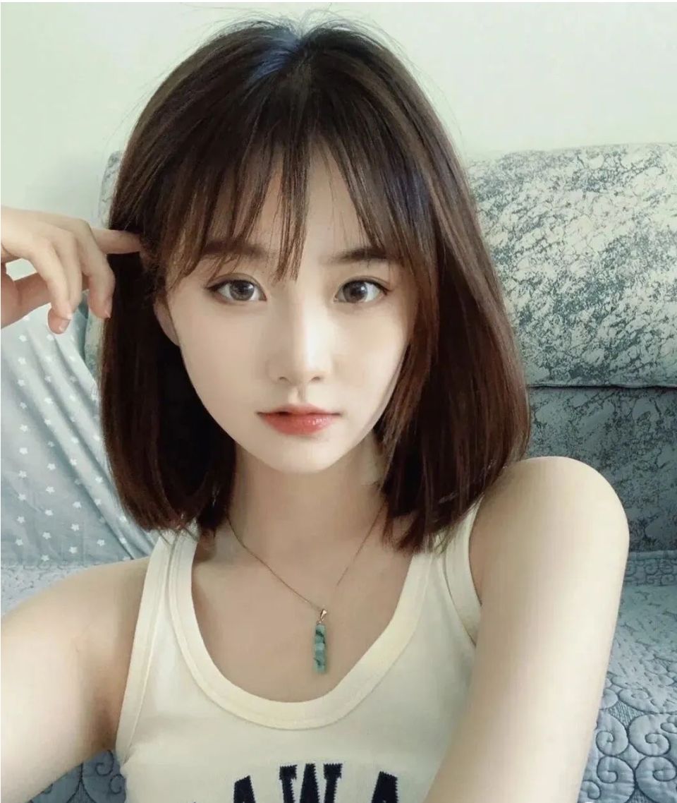 针织衫 七月新发型推荐15款，时尚温柔很百变，爱美女性都在剪