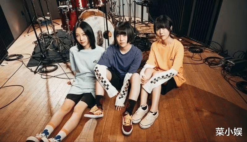 直男|看了《特战荣耀》的惨烈场面后，还觉得这些“宋冬野”无辜吗？