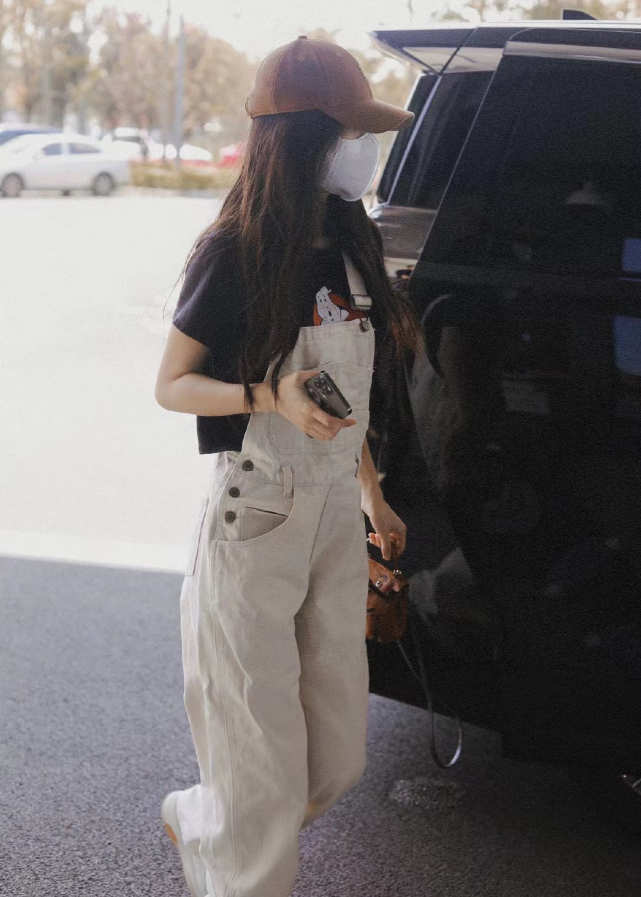 Angelababy|偶遇baby现身峨眉山，因没化妆拒绝粉丝合影，拿福袋祈福求事业