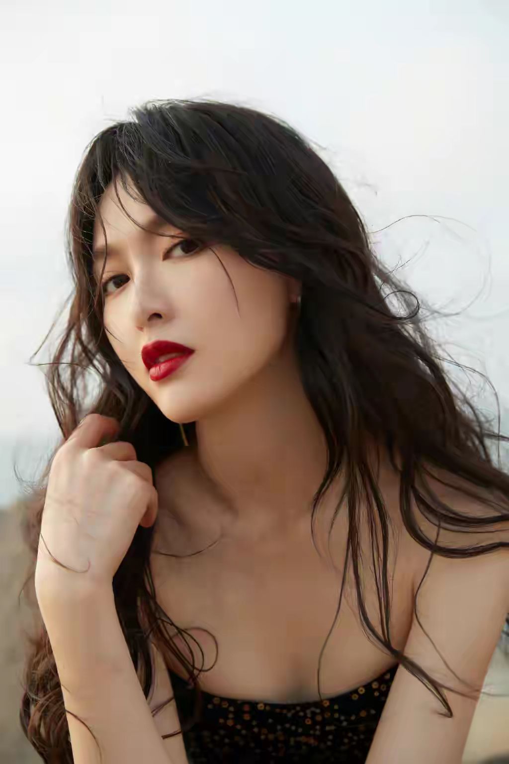 卷发 为什么有人一烫头发就会“显老”?这些留卷发关键点,懂的人太少