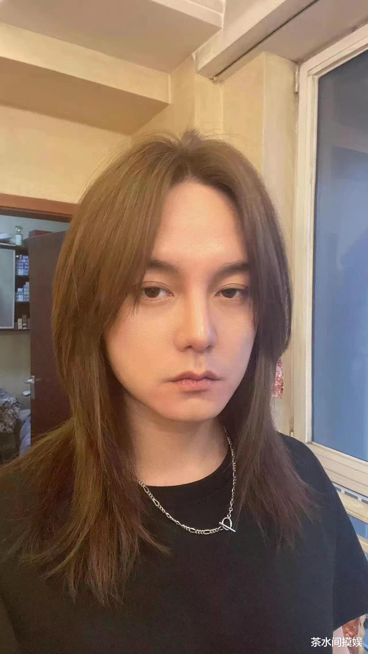 生图|头大肩窄、小短腿、双下巴赘肉，没修图的男明星身材真是没眼看