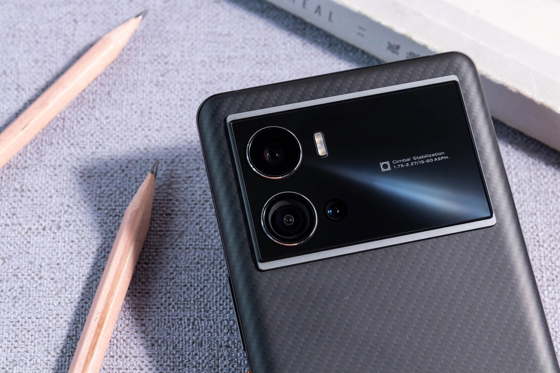 iqoo|iQOO 9 Pro赛道版外观设计才是隐藏大招,颜值高还很实用