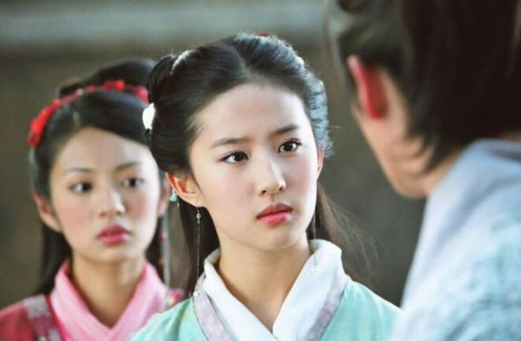 正午阳光|颜值太低别演“美人出浴”!有人一眼万年,有人想把她按水里