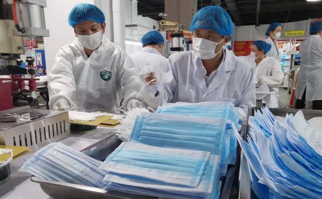 广东32岁小伙,倒卖口罩大赚3000万,还获60亿订单,他什么来头?