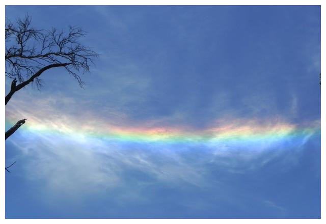 诡异天象频出,天空诡影、星际列车、神秘漩涡,天空是在卡bug?
