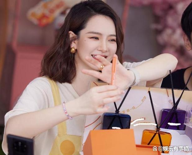 直播带货|欢瑞资源匮乏，要求旗下艺人直播带货，网友替嘉伦和成毅星途担忧