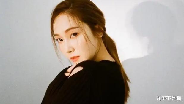 郑秀妍|郑秀妍表演没诚意被群嘲,为何不唱少女时代的歌?网友:她才不敢