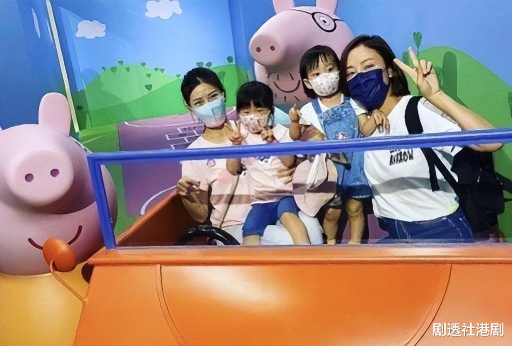 杨怡|TVB视后晒近况!与2岁女儿享受亲子乐,小家伙不时的对镜头比耶