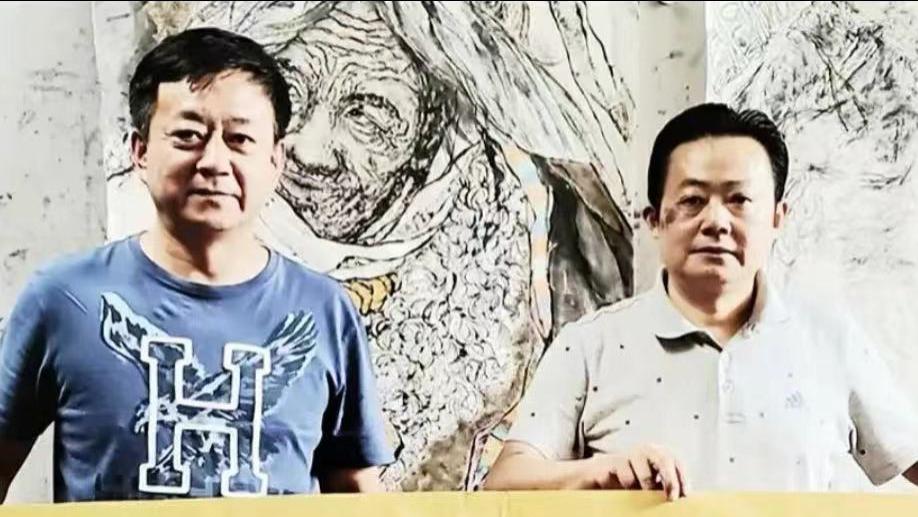 朱军|朱军二审胜诉后露面，与友人过中秋赠送字画，难掩老态模样变化大