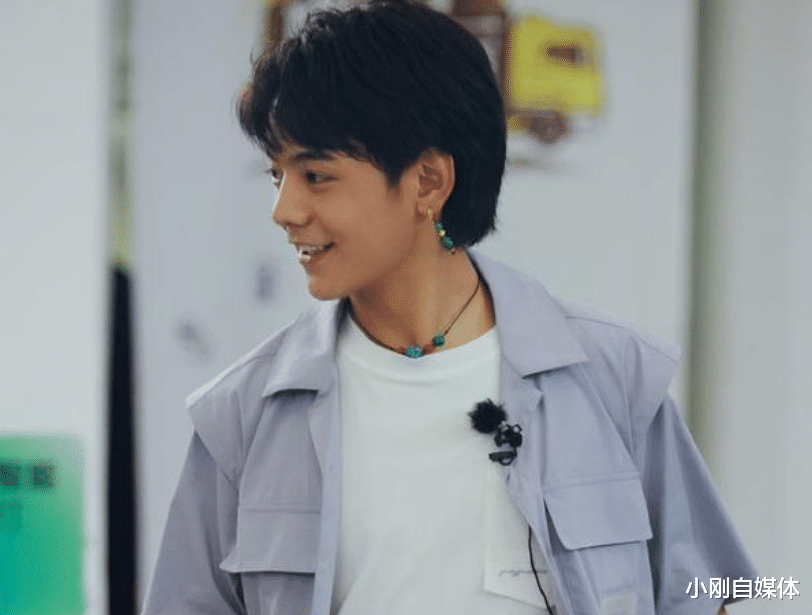 王一博|品牌商接连撤资，收视率排名落后，王一博留给丁真的压力，不小