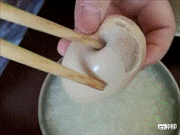 空军|“钓鱼的时候飞到我手上的，第一次见，有知道这是什么的吗？”