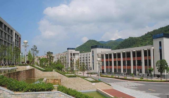 中学|这三所县级中学被称为陕西县级中学三剑客，实力强悍，师资雄厚