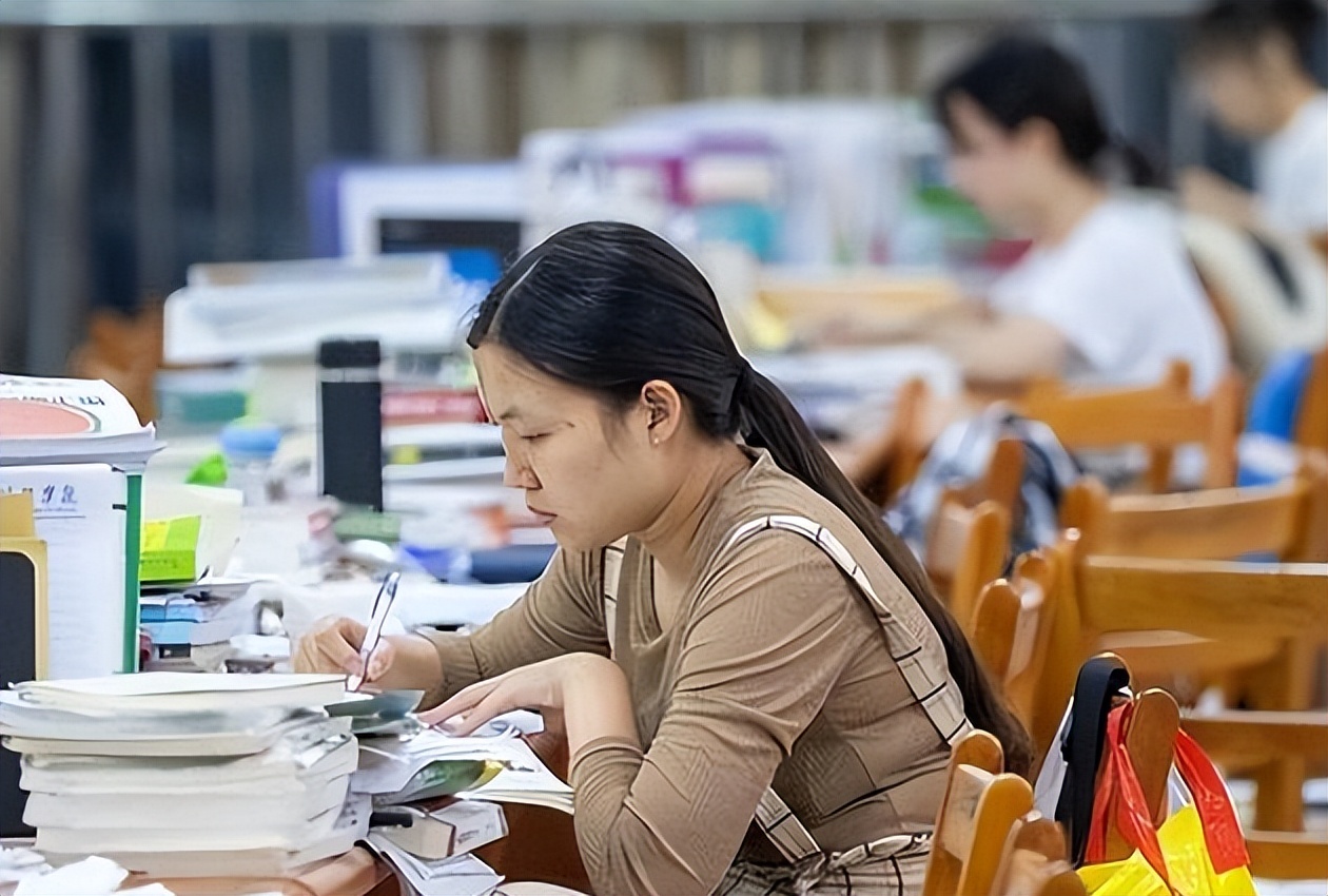 大学生|父亲讲述985毕业的儿子引发共鸣，本以为可以享福，不曾想是啃老