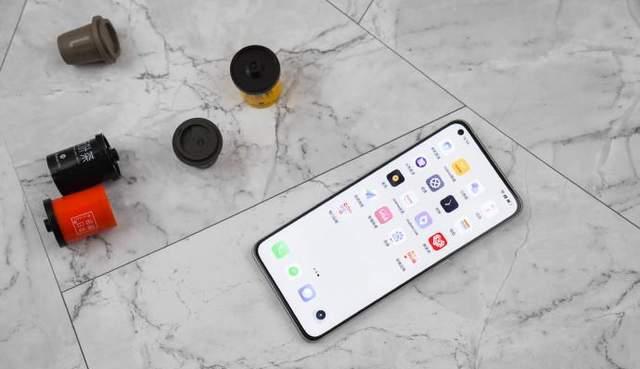 iPhoneSE|第一款降价的骁龙8旗舰,2K三星直屏+5000毫安,一个月直降500元