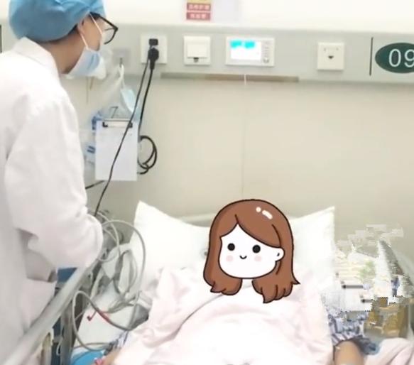 女孩 又一位“刘畊宏女孩”受伤，住院抢救，专家：女孩不能随便跳