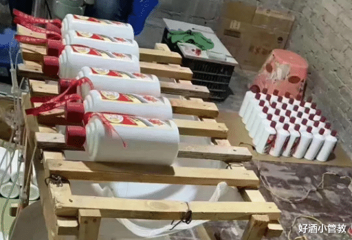 郑州28岁富二代,请客开20瓶飞天茅台,喝光后砸碎酒瓶,遭讽刺!