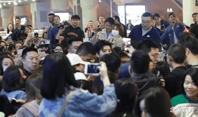 家长自曝身份证被孩子掉包,变成蔡徐坤粉丝身份证,气得直爆粗口