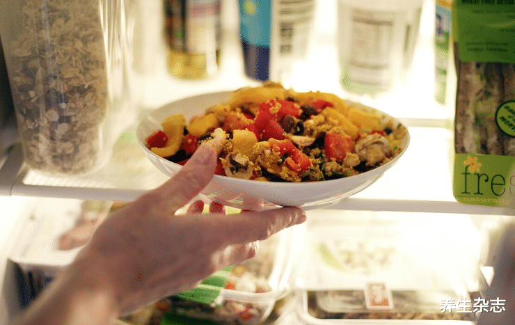 医生|27岁女子坚持早睡,甲状腺结节转癌,医生:晨起1习惯等于“自残”